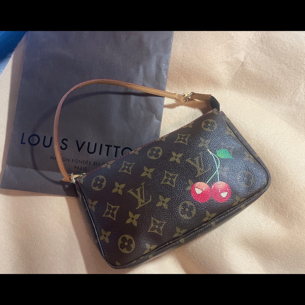 LIKE NEW 💫 Louis Vuitton Takashi Murakami cherry pochette🍒